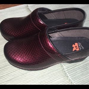 NEW Burgundy Dansko XP Leather Clogs